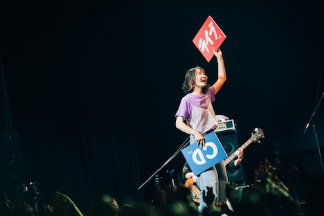 もっさ(Vo, G)(撮影:垂水佳菜)