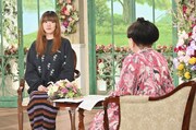 「徹子の部屋」に出演するあいみょん（左）。(c)テレビ朝日