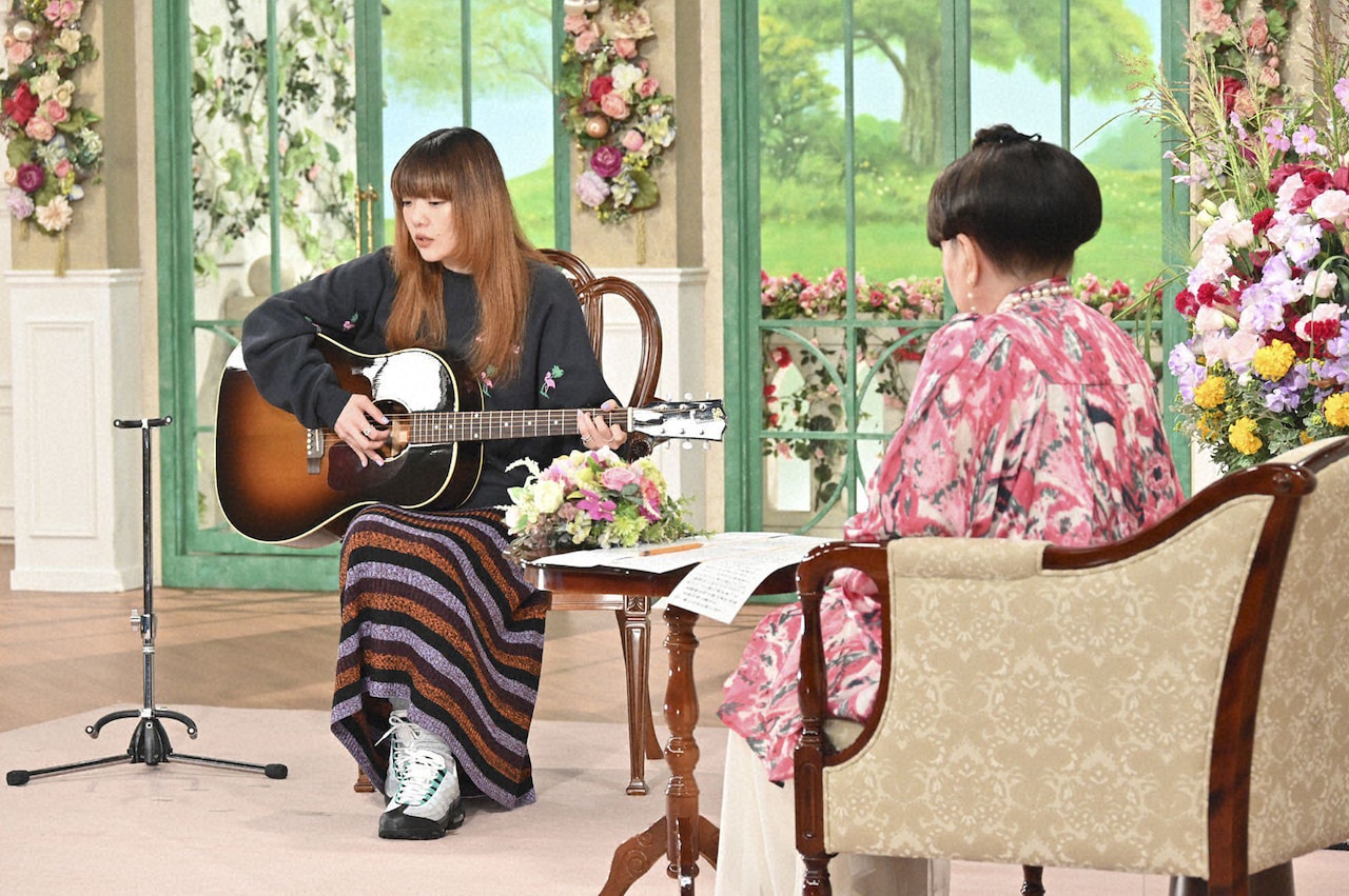 あいみょん「徹子の部屋」で映画「窓ぎわのトットちゃん」主題歌を弾き語り