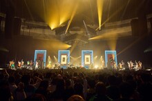 マカロニえんぴつ「マカロックツアーvol.16」最終公演より「ネクタリン」披露時の様子。（撮影：酒井ダイスケ）