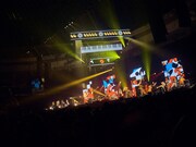 マカロニえんぴつ「マカロックツアーvol.16」最終公演より「ネクタリン」披露時の様子。（撮影：酒井ダイスケ）