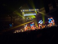 マカロニえんぴつ「マカロックツアーvol.16」最終公演より「ネクタリン」披露時の様子。（撮影：酒井ダイスケ）