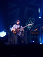 高野賢也（B, Cho）（撮影：酒井ダイスケ）