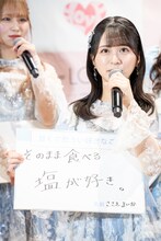 おやつ感覚で塩をそのまま食べるのがやめられない佐々木舞香。