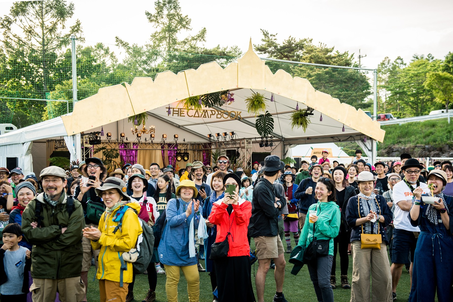 「THE CAMP BOOK」の様子。