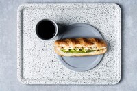 「Technics café KYOTO」で提供されるコーヒーとトースト。