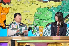 左から近藤くみこ（ニッチェ）、幸阪茉里乃（櫻坂46）。 (c)読売テレビ