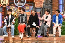 左からTETSUYA（L'Arc-en-Ciel）、栗原恵、パンサー。(c)読売テレビ