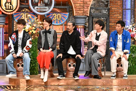 左からTETSUYA（L'Arc-en-Ciel）、栗原恵、パンサー。(c)読売テレビ