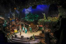 「CUBERS Xmas Special Live 2023 in サンリオピューロランド」第2部の様子。（撮影：加藤千絵［CAPS］）