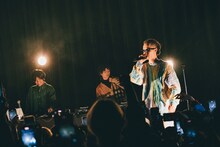 Kaneeeのライブの様子。（撮影：Daiki Miura）