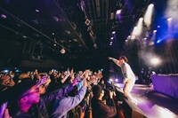 Kaneeeのライブの様子。（撮影：Daiki Miura）
