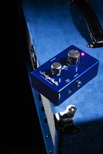 松本孝弘監修のギターエフェクター「FIXED WAH」外観