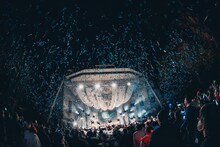 真っ白なキャンバス「一輪咲いても僕は僕」の様子。（撮影：真島洸）