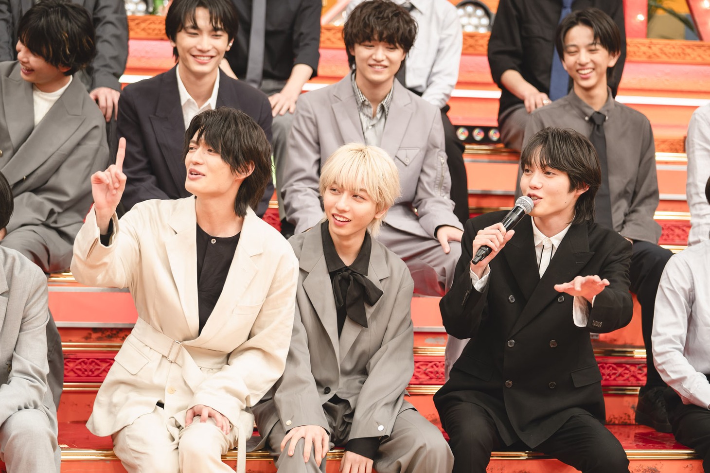 ラーメンは1人前しか作れないことを説明する杢代和人、長野凌大、小泉光咲（左から）。（撮影：上野留加）