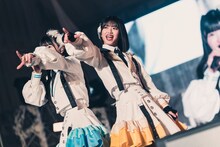 真っ白なキャンバス「一輪咲いても僕は僕」の様子。（撮影：真島洸）