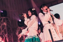 真っ白なキャンバス「一輪咲いても僕は僕」の様子。（撮影：真島洸）