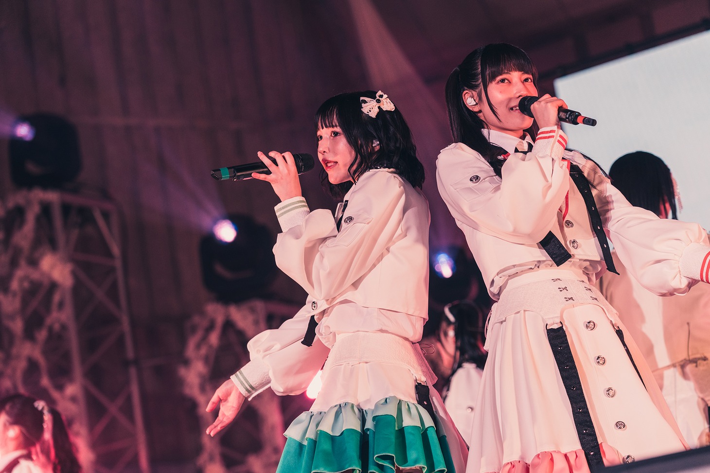 真っ白なキャンバス「一輪咲いても僕は僕」の様子。（撮影：真島洸）