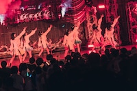 真っ白なキャンバス「一輪咲いても僕は僕」の様子。（撮影：真島洸）