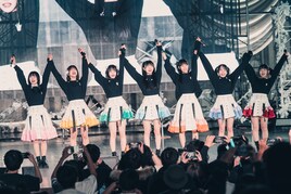 真っ白なキャンバスがひさびさに7人でステージへ、日比谷野音で感じたファンとの一体感