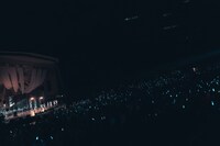 真っ白なキャンバス「一輪咲いても僕は僕」の様子。（撮影：真島洸）