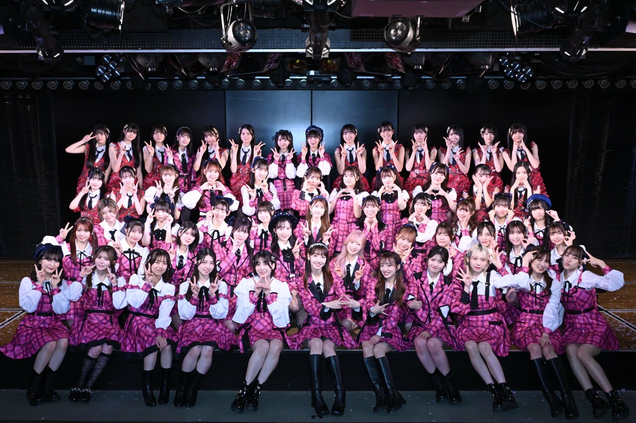 AKB48劇場18周年特別記念公演」の集合写真。(c)AKB48 - AKB48