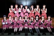 「AKB48劇場18周年特別記念公演」の集合写真。(c)AKB48