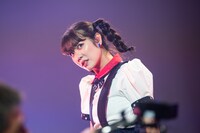 なぜかブチ切れながらステージを去る眉村ちあき。