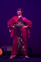 和服姿の眉村ちあき。