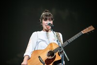 涙をこらえて鬼の形相になる眉村ちあき。