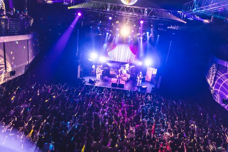 「2nd Full Album『Crop』Release ONEMAN TOUR 2023 -見えないものに愛を-」最終公演の模様。（Photo by 冨田味我）