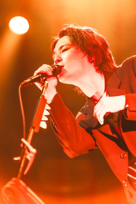ズキユウスケ（Vo, G）（Photo by 冨田味我）