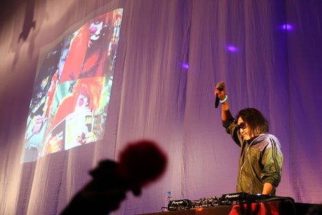 DJ-INA（Photo by Ueno Hiroyuki［LINKSOLU,Inc.］、Ichinose Aki［LINKSOLU,Inc.］）