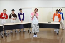 「シンクロ街ブラロケで撮れ高足りてますか？」第2回より、変装したシューヤの撮影タイム。