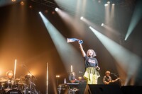 タオルを回す柏木ひなた。