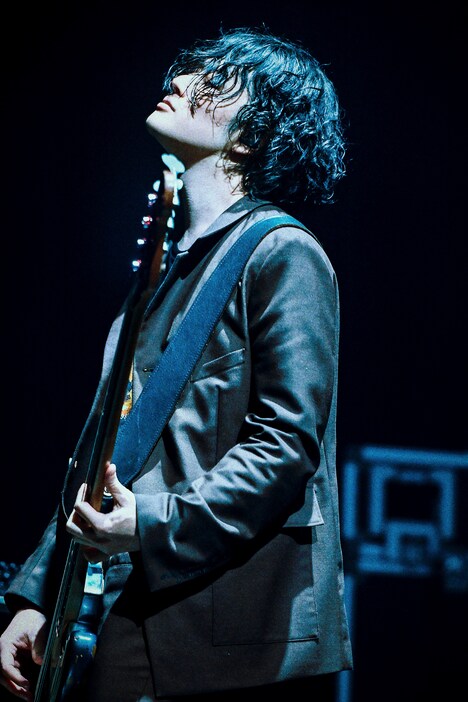 磯部寛之（B, Cho）（撮影：河本悠貴）