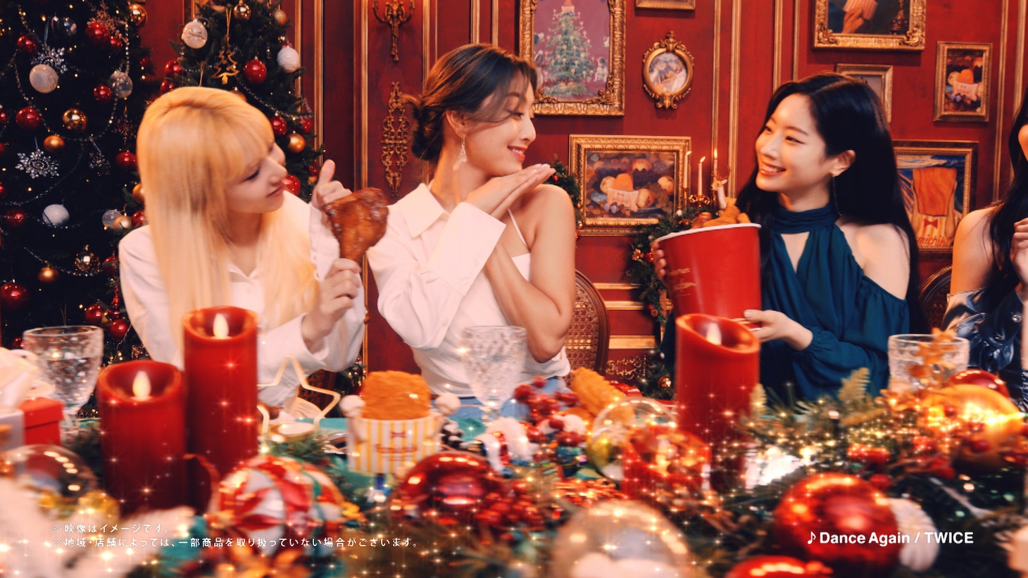 「ファミマ×TWICE クリスマスチキン」編より。