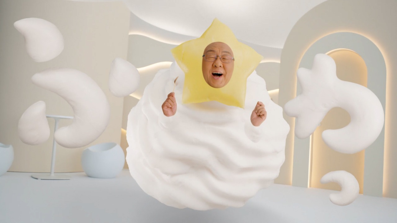 ローソン新テレビCM「メリーデリシャス！ クリスマススイーツ」編より。