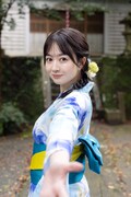 江籠裕奈の卒業写真集「限りなく、恋だと思う」より。（撮影：青山裕企）