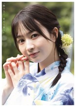 江籠裕奈の卒業写真集「限りなく、恋だと思う」HMV限定版表紙。（撮影：青山裕企）