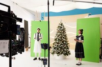 ローソン新テレビCM「メリーデリシャス！ クリスマススイーツ」編の撮影風景。