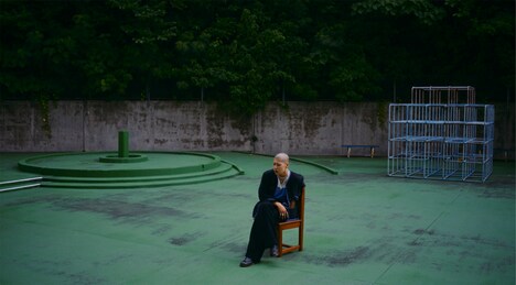 HOME「Maybe I should die with you」ミュージックビデオのワンシーン。