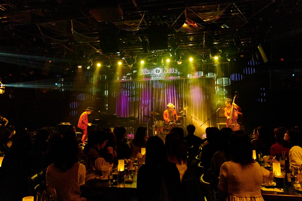 「H ZETTRIO LIVE 2023 祝 -60ヶ月連続配信達成記念-」の様子。（Photo by ViVi Koharu）