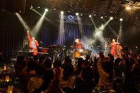 「H ZETTRIO LIVE 2023 祝 -60ヶ月連続配信達成記念-」の様子。（Photo by ViVi Koharu）