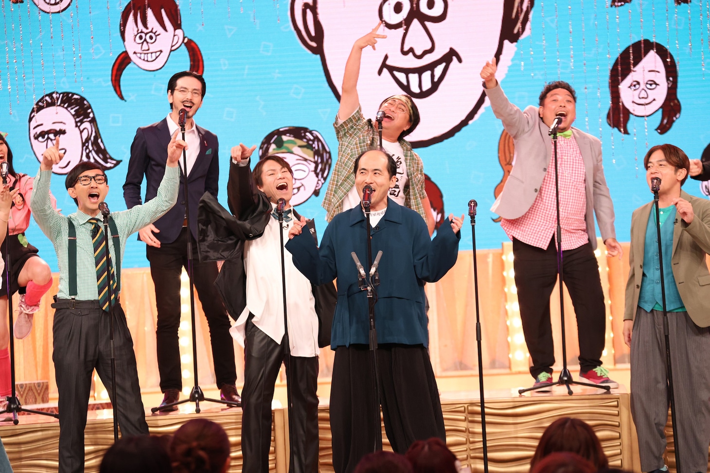 グから昭和・平成・令和を彩った名曲まで140人が熱唱！年末SP」歌ウマ芸人合唱団 (c)フジテレビ