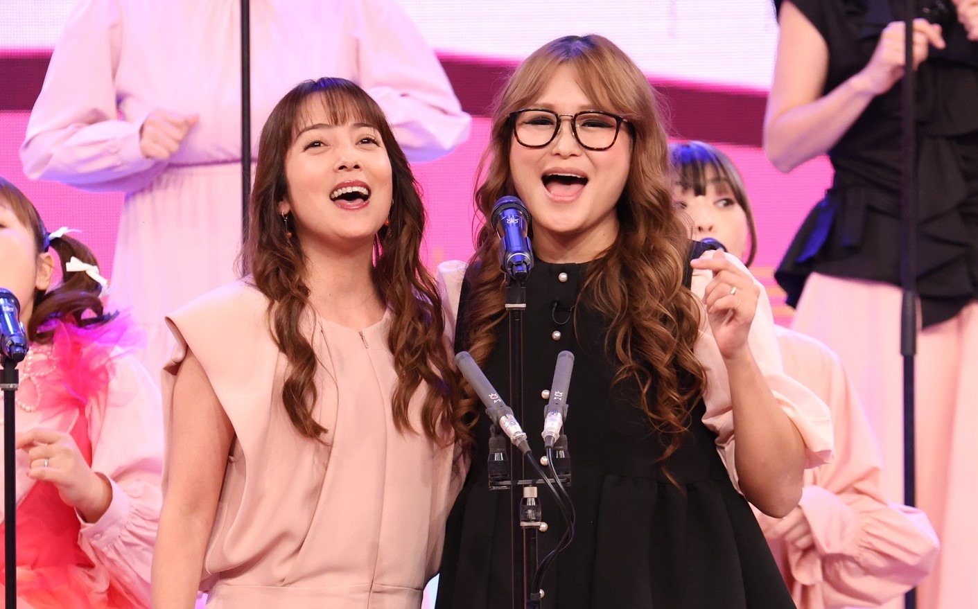 グから昭和・平成・令和を彩った名曲まで140人が熱唱！年末SP」ママ合唱団 (c)フジテレビ