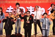 グから昭和・平成・令和を彩った名曲まで140人が熱唱！年末SP」ものまね合唱団 (c)フジテレビ