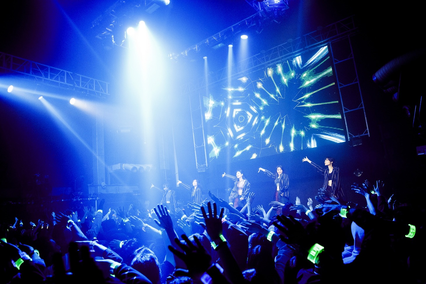 ExWHYZ（Photo by sotobayashi kenta）