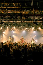 帝国喫茶初ワンマンツアー「世界中の街にロマンスを」ファイナル東京・渋谷CLUB QUATTRO公演の様子。（撮影：コンドウナナ）