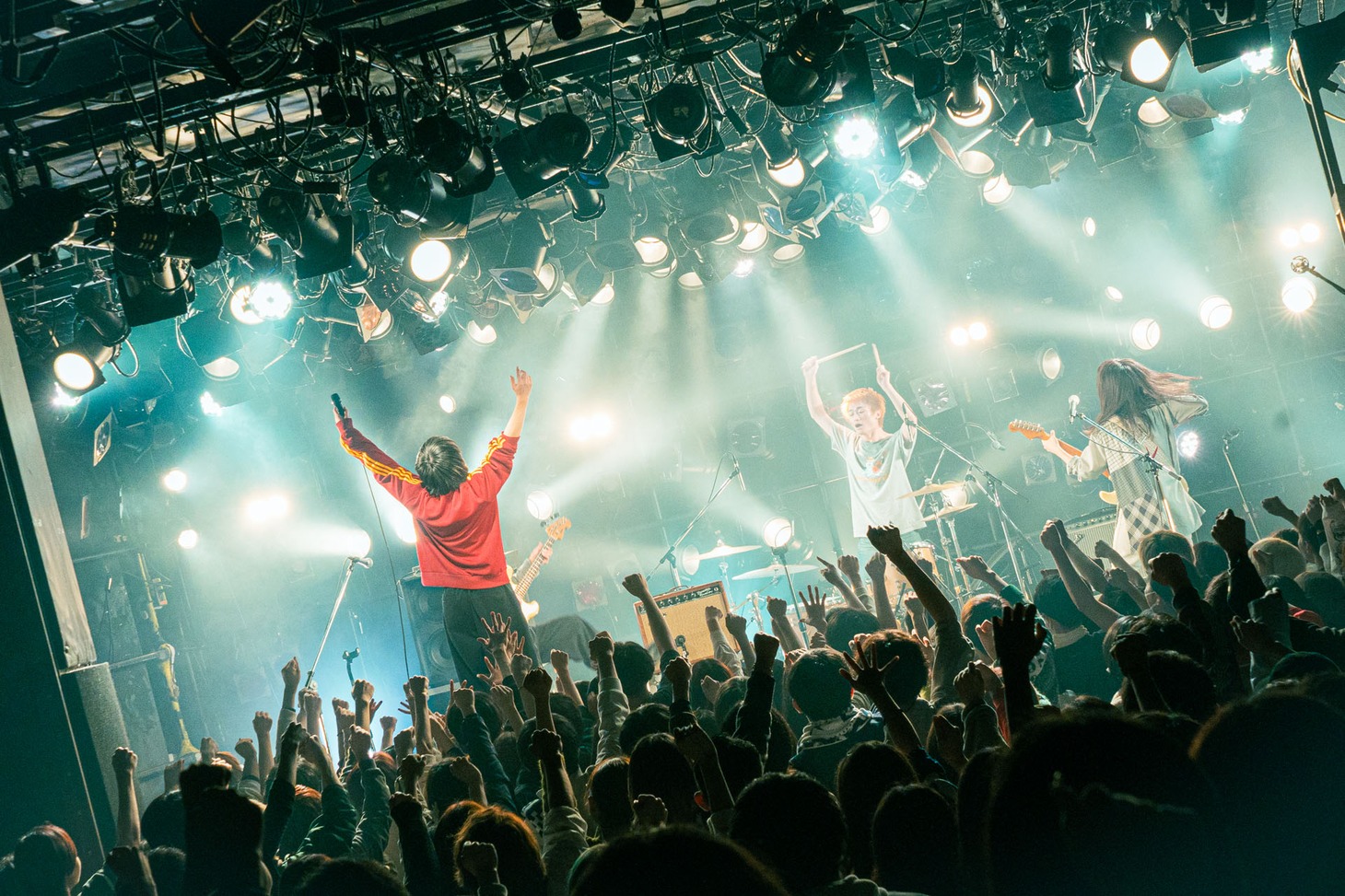 帝国喫茶初ワンマンツアー「世界中の街にロマンスを」ファイナル東京・渋谷CLUB QUATTRO公演の様子。（撮影：コンドウナナ）
